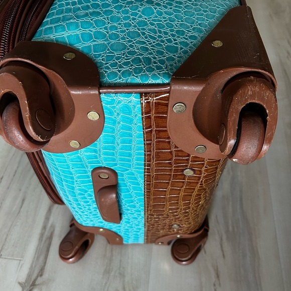 Turquoise and Brown Travel Luggage Set - Picture 5 of 16